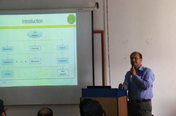 IEEE AIUB Student Branch Presented a Technical Talk on Simple Microwave Technique of Measuring 2-Phase Contents of a Petroleum Carrying Pipeline