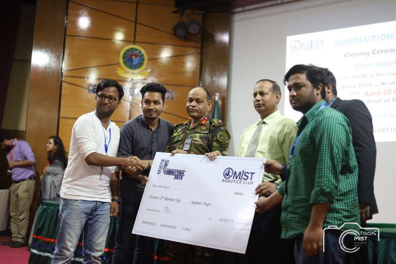 Electrical and Electronic Engineering (EEE) and Computer Engineering (CoE) Students of AIUB Awarded in ROBOLUTION 2019